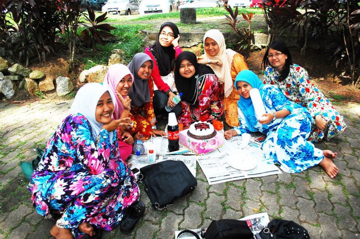  Gambar  birthday party untuk  orang  orang  yang lahir bulan 