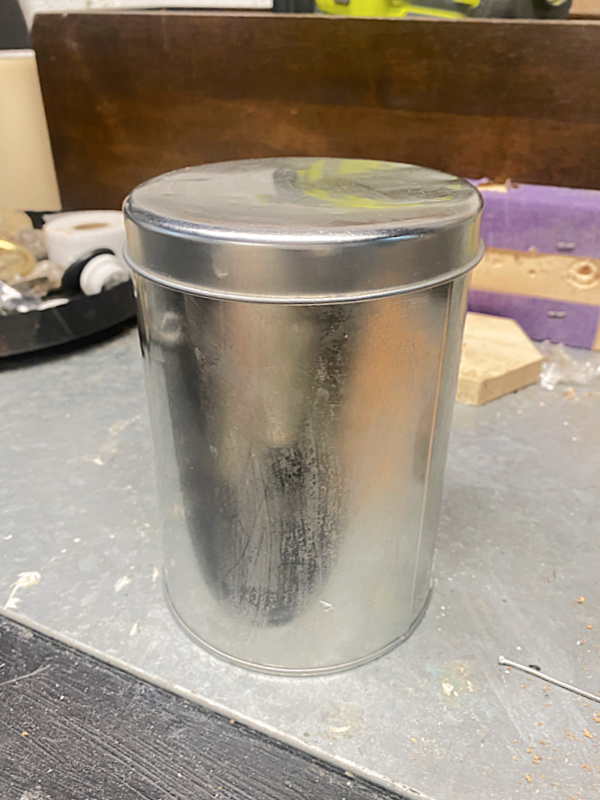 metal can with lid