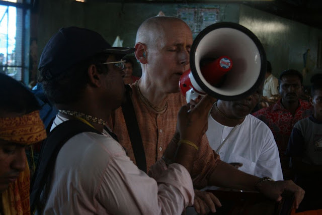 Sankarshan Das Leads the Hare Krishna Kirtan, Suva Market, Fiji