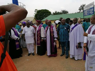 Nigerian Billionaire Emeka Offor reportedly buried his father in million Naira gold casket (photos)