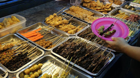 Sate-satean, gorengan, dan lainnya