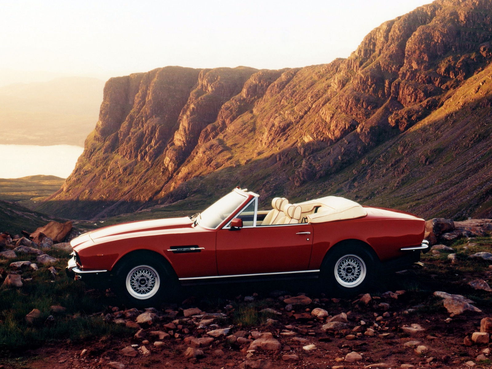 Aston Martin V8 Vantage Volante