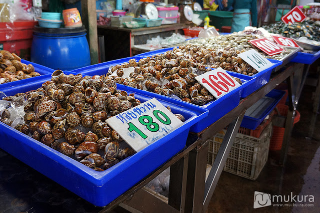 อาหารทะเลสดๆ ที่ตลาดลานโพธิ์นาเกลือพัทยา