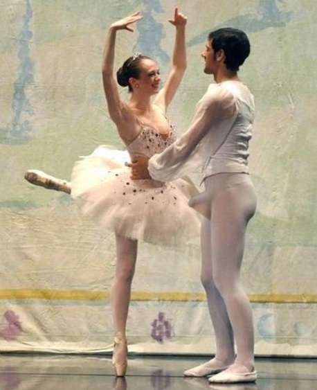 bailarin de ballet muy excitado