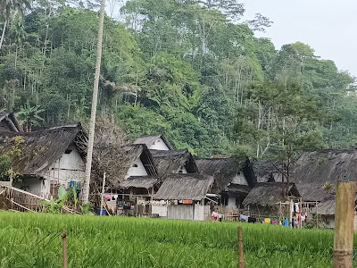 bangunan di kampung naga