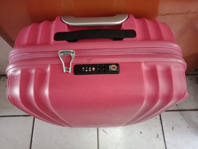 Replacing the broken luggage handle 