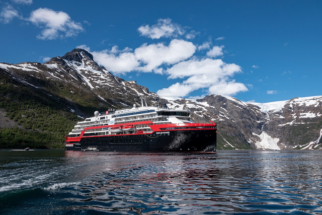 Fjord Cruise in Hjørundfjord