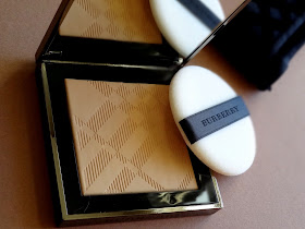 Burberry Nude Powder Sheer Luminous Pressed Powder in Ochre #20