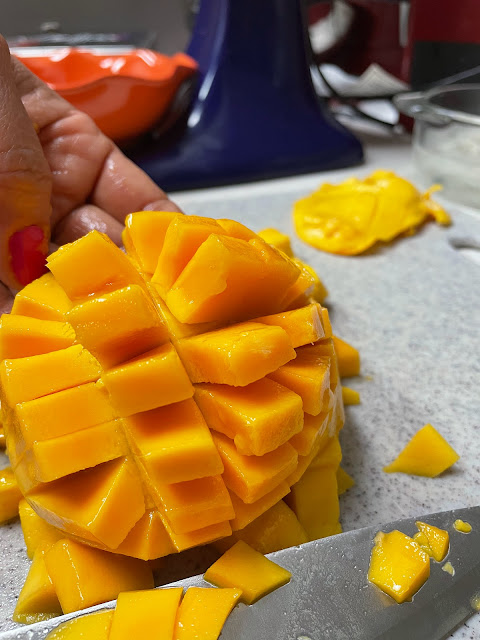 How to cut a mango, mango, mango recipes, the cookie couture , tropical fruits, mango salsa, mango salad