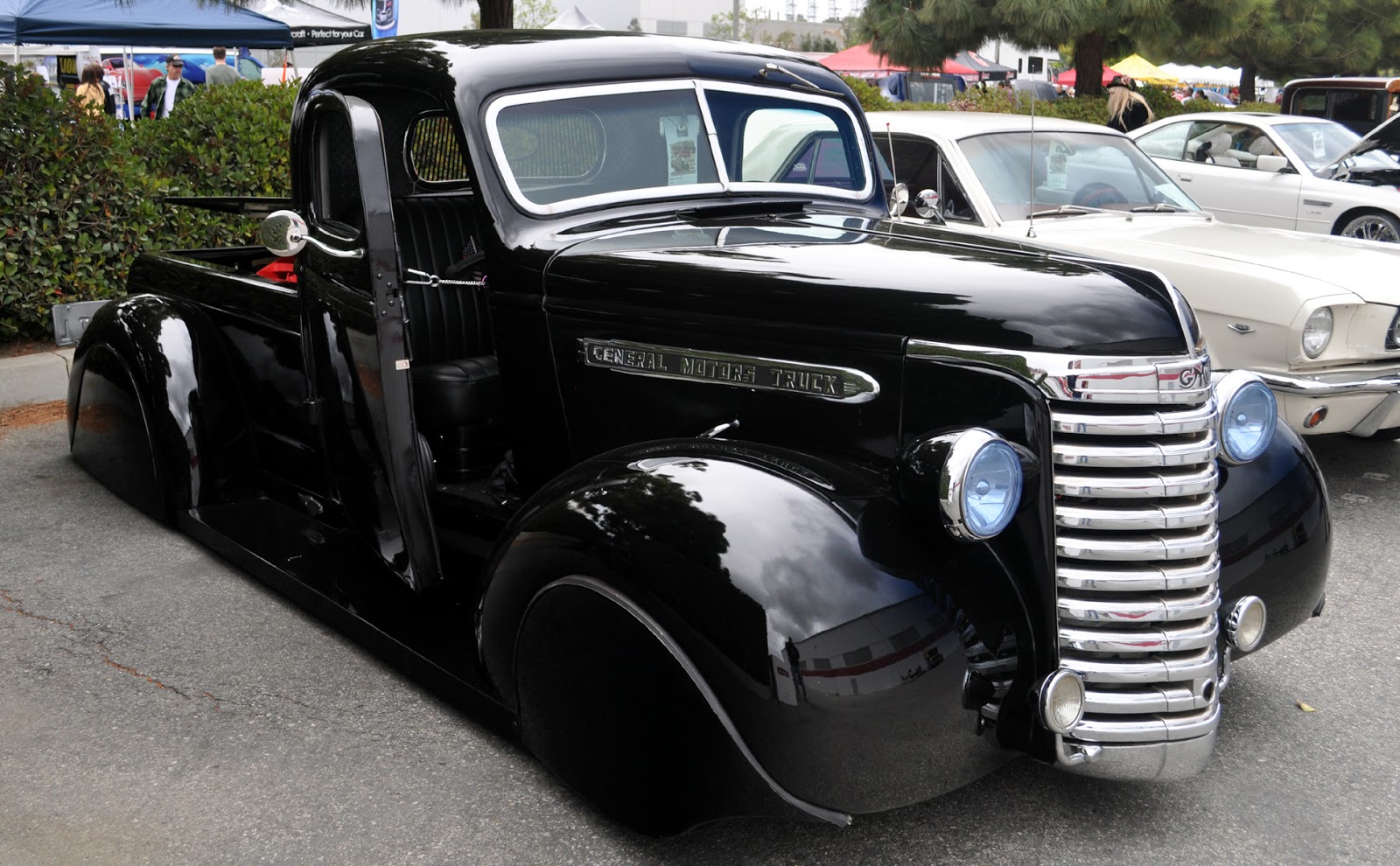 Just A Car Guy: cool 1930\u002639;s or 40\u002639;s GMC pickup with front fender skirts