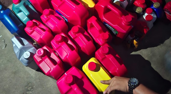 Polda Kalbar Ungkap Dugaan Peredaran Pelumas Palsu, 165 Jenis Disita dari Tiga Gudang di Kubu Raya