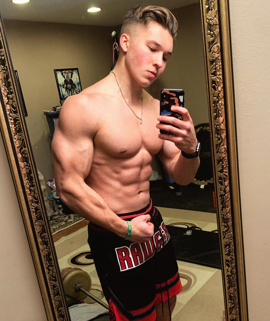 young-sexy-jock-shirtless-teen-muscular-body-abs-selfie