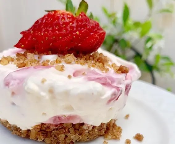 No Bake Low Carb Mini Strawberry Cheesecakes