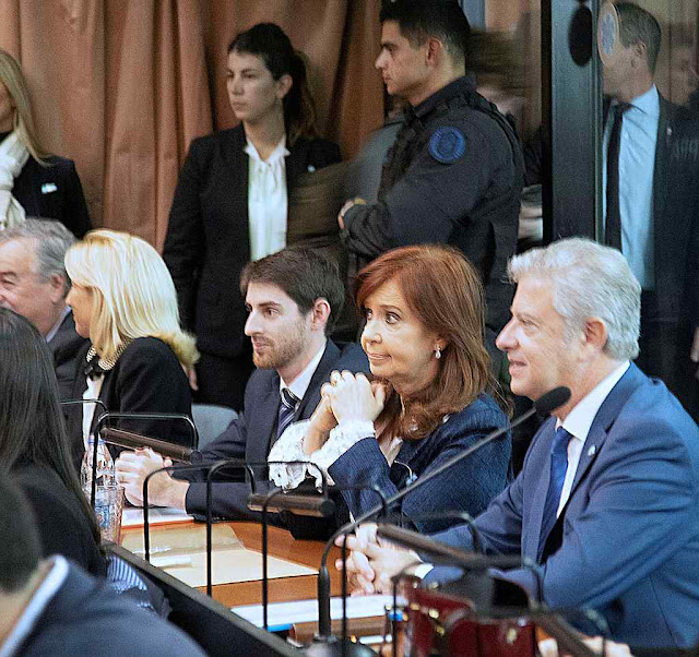 Cristina Kirchner entre 13 indiciados por 'organização criminosa' criada para 'subtrair fundos públicos'