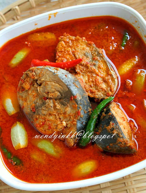 Table for 2.... or more: Tuna Curry ~ Gulai Ikan Tongkol Terengganu