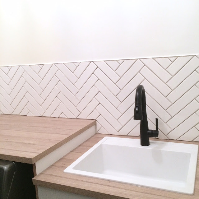 how-to-herringbone-tile-backsplash-harlow-and-thistle-8