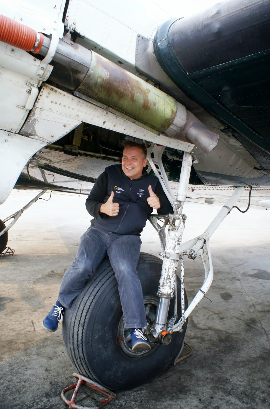 In het landingsgestel van een Dc3