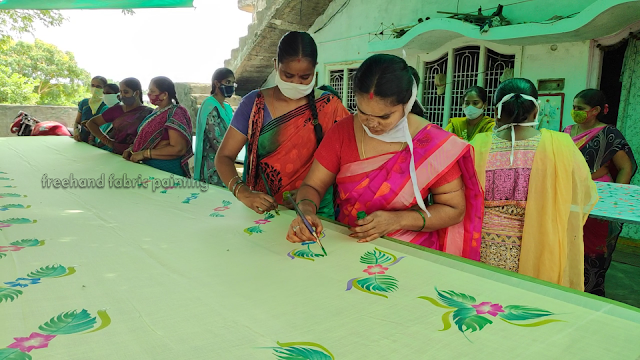 one day fabric paint training program on sarees pictures - 1