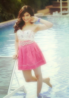 adah sharma in middi 