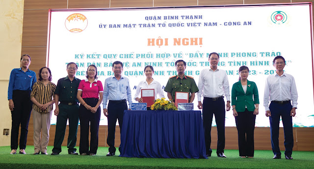 Lãnh đạo thành phố cùng quận chứng kiến Ủy ban MTTQ Việt Nam và Công an quận ký kết chương trình phối hợp công tác. (Ảnh: P. An) Lãnh đạo thành phố cùng quận chứng kiến Ủy ban MTTQ Việt Nam và Công an quận ký kết chương trình phối hợp công tác. (Ảnh: P. An)