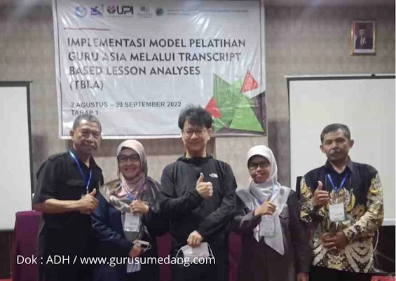 Aktifitas penulis dalam Training Implementasi Model Pelathan Guru Asia melalui Transcript Based Lesson analyses (TBLA) UPI Bandung.
