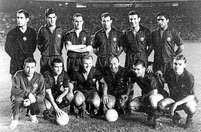 📸C. F. BARCELONA 📆30 agosto 1961 ⬆️Ramallets, Foncho, Rodri, Gracia, Segarra, Benítez. ⬇️Claudio Pellejero (utillero), Szalay, Kuibala, Di Stéfano, Puskás y Zaldúa. C. F. BARCELONA 4 🆚 STADE DE REIMS 3 Miércoles 30/08/1961, 22:30 horas. Partido amistoso de homenaje a Ladislao Kubala. Barcelona, Nou Camp. GOLES: ⚽1-0: Di Stéfano. ⚽2-0: 24’, Di Stéfano. 3-0: 47’, Vergés. 4-0: 48’, Benítez. ⚽4-1: 69’, Akesbi. ⚽4-2: 73’, Akesbi. ⚽4-3: 89’, Muller.