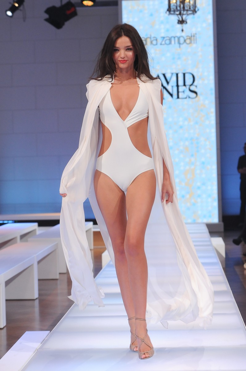 Miranda-Kerr-Swimsuit-Cameltoe-Modelling-Sexy-Dresses-At-David-Jones-Show-In-Sydney-12.JPG