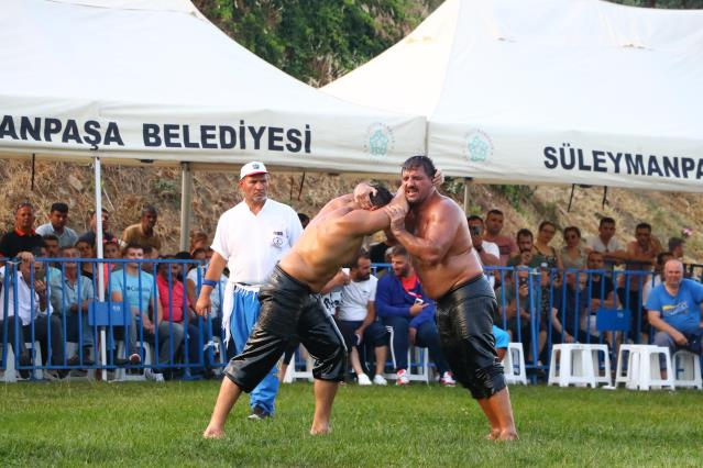 Tekirdağ Hüseyin Pehlivan Yağlı Güreşleri'nde Recep Kara, başpehlivan oldu.