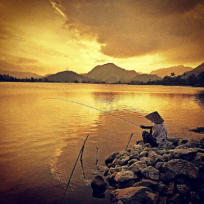 MEMANCING DI DANAU TARUSAN KAMANG bersama M SUBARI