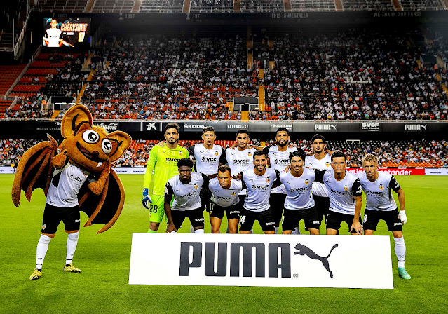 VALENCIA C. F. Temporada 2021-22. Mamardashvili, Gabriel Paulista, Maxi Gómez, Alderete, Gonçalo Guedes. Thierry Correia, Cheryshev, Gayá, Carlos Soler, Hugo Guillamón, Daniel Wass. VALENCIA C. F 3 DEPORTIVO ALAVÉS 0. 27/08/2021. Campeonato de Liga de 1ª División, jornada 3. Valencia, estadio de Mestalla. GOLES: 1-0: 3’, Wass. 2-0: 45+2’, Carlos Soler. 3-0: 61’, Guedes.