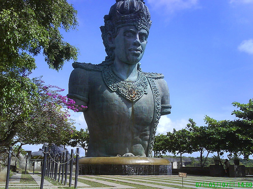 Patung Garuda Wisnu Kencana