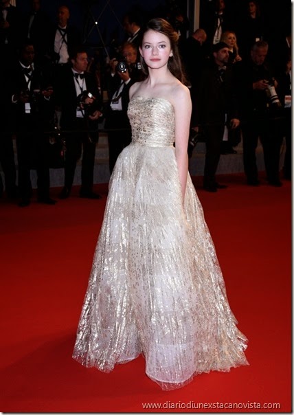 mackenzie foy in oscar de la renta