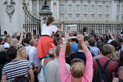 dailymail kate william happy baby 56