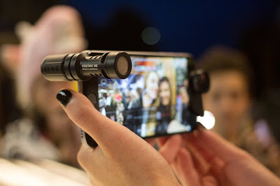 Rode VideoMic Me Directional Microphone For Smart Phones Offers AWESOME Audio Captures/Recording. All in all, a great device to capture better audio for Instagram, Snapchat or Facebook live