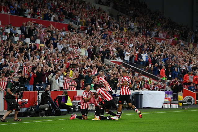 Brentford fans and players jubilate as Canos open the scoring against Arsenal