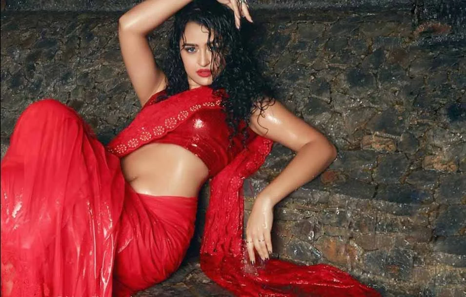 Anket Moharana aka Apsara Rani looking seductive in Red Wet Saree, Must see