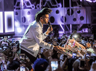 THE WEEKND PERFORMS, DRAKE SURPRISES AT MUCH MUSIC VIDEO AWARDS