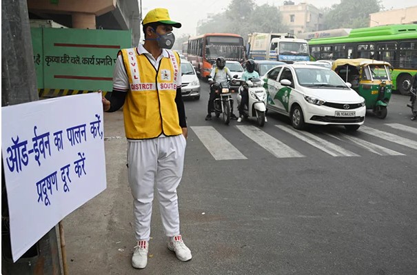 बारिश के चलते प्रदूषण से सुधार, दिल्ली में फिलहाल ऑड-ईवन टला - Odd Even