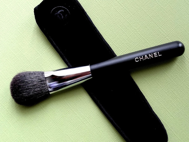 CHANEL #4 Blush Brush Review, Photos