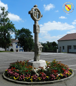 CHATENOIS (88) - Croix-calvaire du vieux cimetière (XVe siècle)