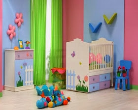 Dormitorio de colores bebé