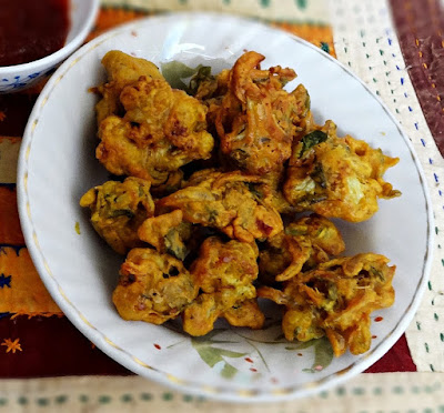 http://myindiantaste.com/cauliflower-pakoras-recipe-crispy-deep-fried-cauliflower-snack/