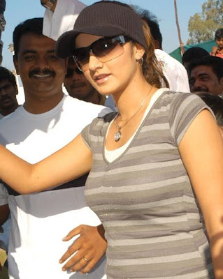 hottest pictures of sania mirza sexy video pics stills pose shots