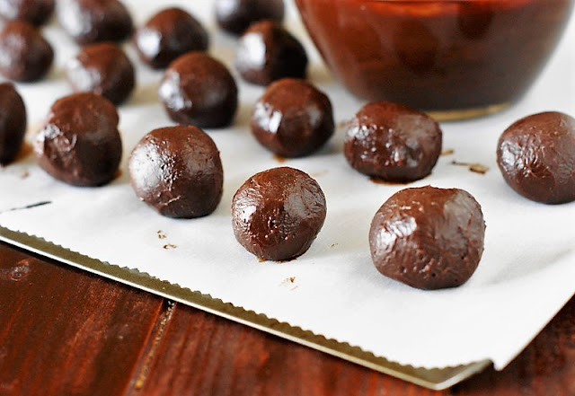 You may mean value chocolate truffles are every bit good fancy to brand yourself How to Make Chocolate Truffles