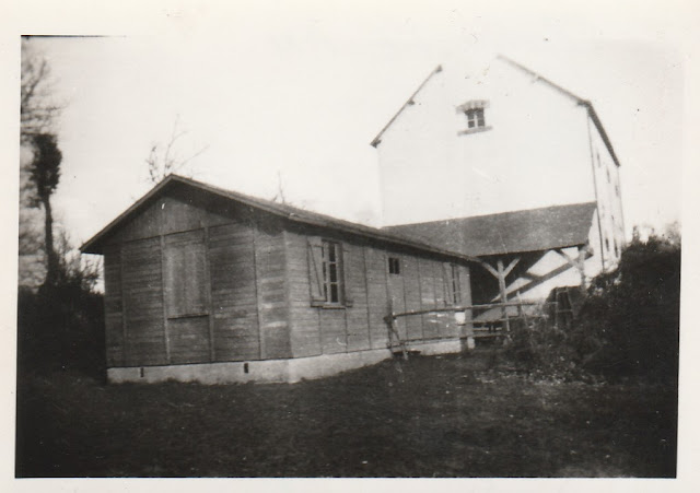 « Baraque » de la classe des CM et Fin d’Etudes photographiée par M. Quinio (collection musée)