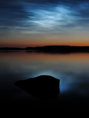 450px-Noctilucent_clouds_over_saimaa.jpg
