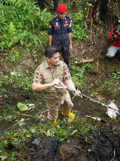 Image result for Gambar azmin cuci longkang