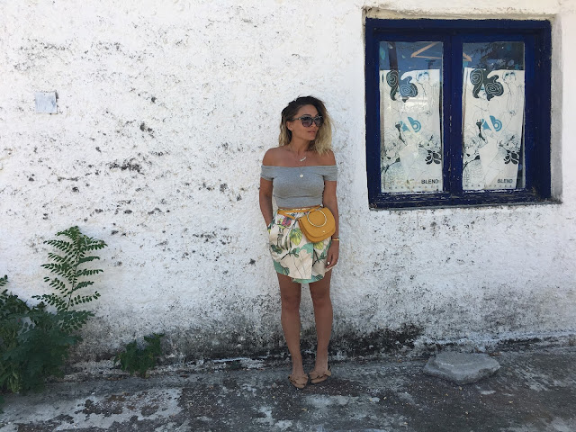 How to wear waist bag, how to wear floral print for fall, how to wear florals, how to wear slides, outfits with slides, best canadian fashion blogger, gucci waist bag, outfit in greece, best fall style, summer outfit inspiration