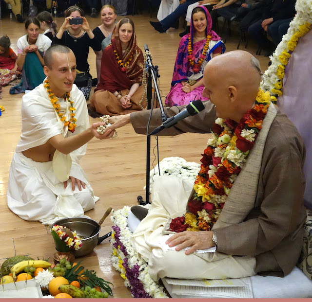 Sankarshan Das Devotees Receive Initiation