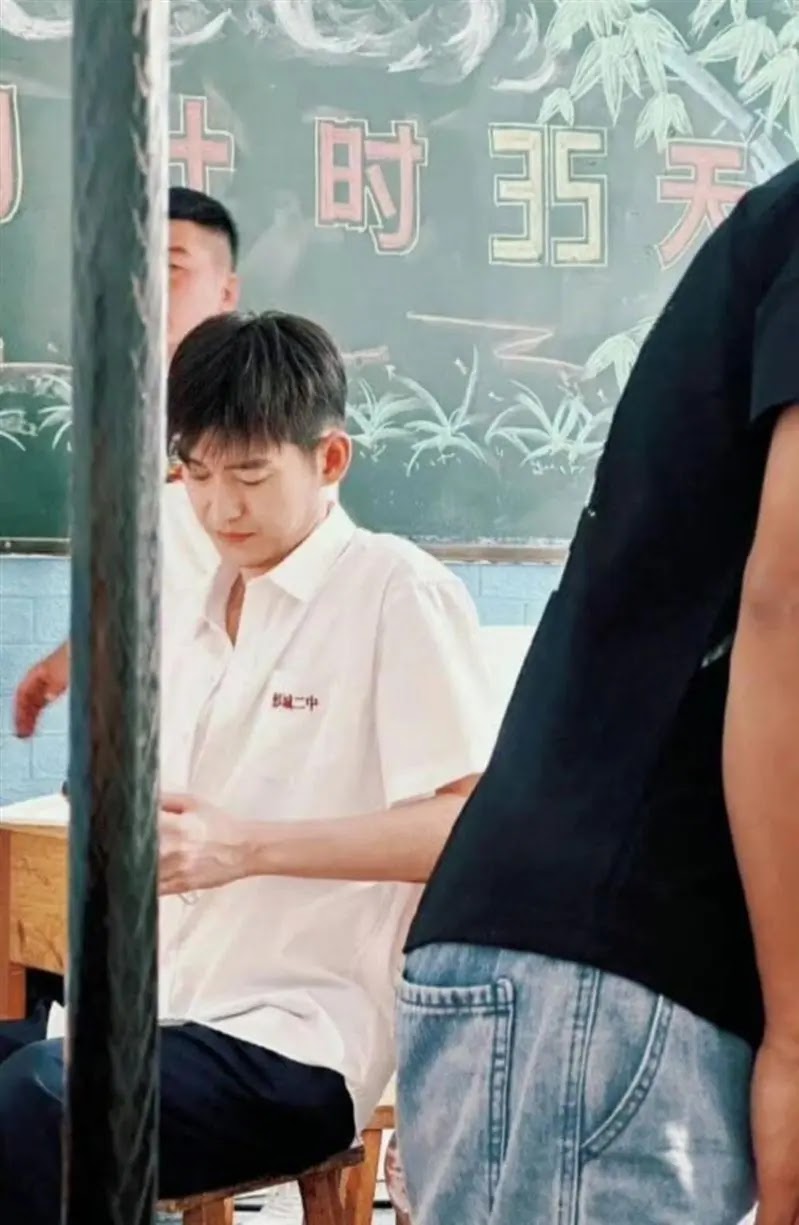 Zhang Han Breaks Silence After School Uniform Scene Goes Viral: